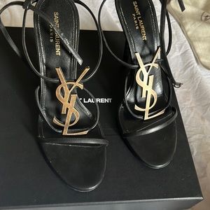 Great condition! Box and dust bags